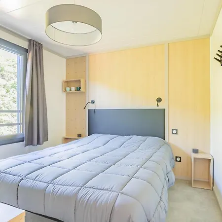Chalet Pour 6, Résidence De Avec Piscine